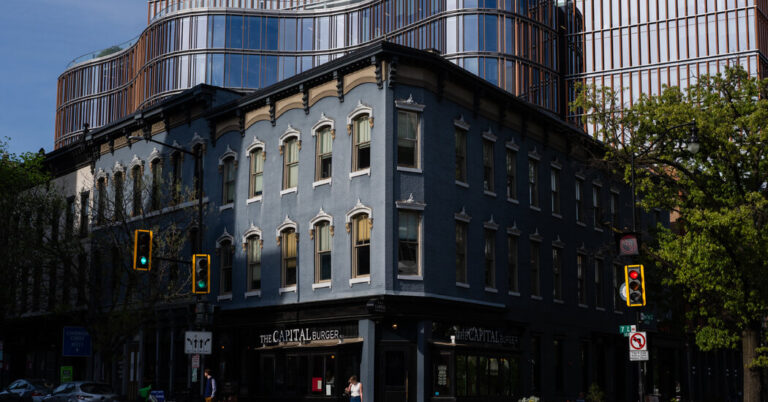 Kristi Noem’s Stolen Purse at a Burger Joint Is Still a Washington Mystery