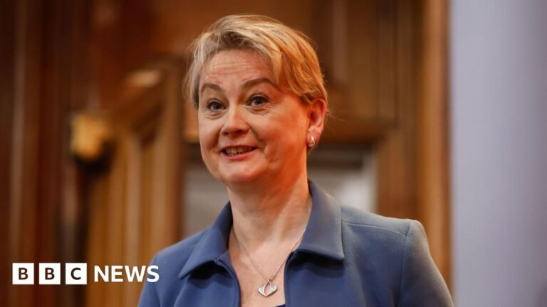 Cooper backs PM over ‘island of strangers’ remark