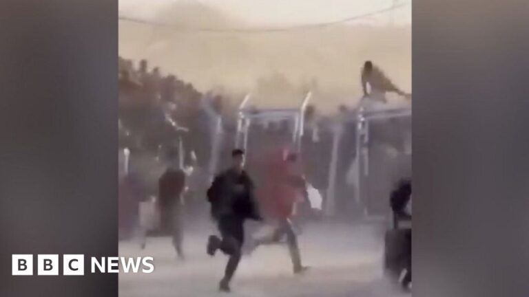 Video shows crowds in Gaza scale fences to rush for aid