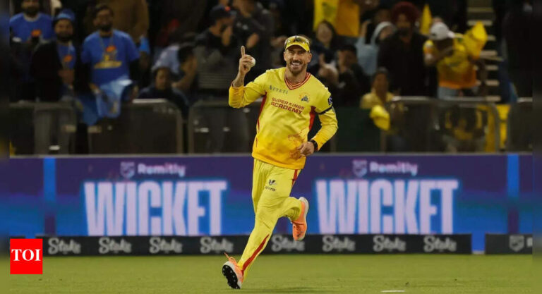 Watch video: 40-year-old Faf du Plessis takes blinder in MINY vs TSK | Cricket News