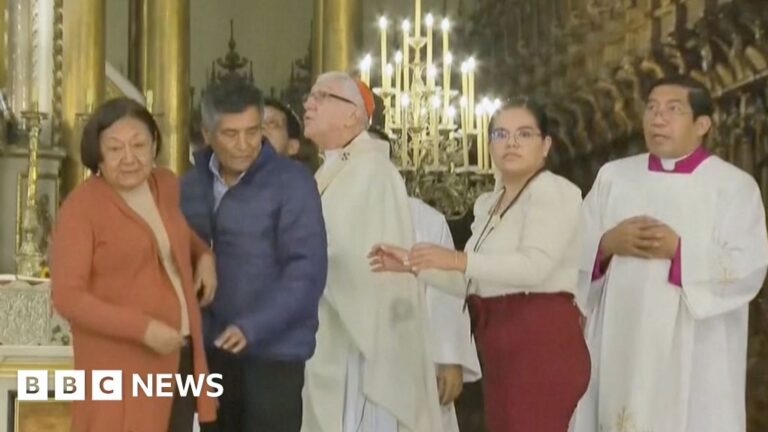 Moment people flee church as earthquake interrupts mass in Peru