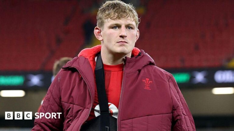 Jac Morgan: Wales captain to join Gloucester from Ospreys