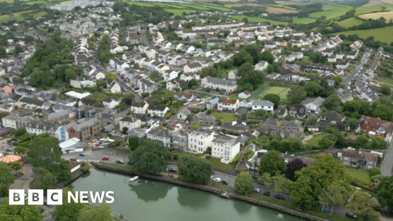 Gas outage hits Devon towns after mains pipe damage