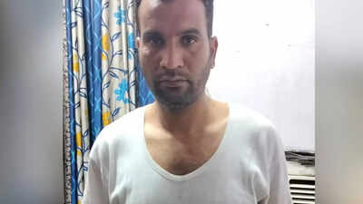 Months after Delhi bombing, fake ‘NIA officer’ from Pulwama held near Red Fort with minor boy | Delhi News