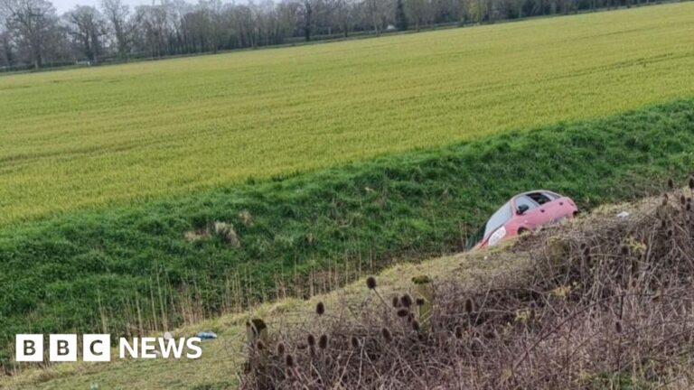 Hull rugby players in motorway rescue after car ends up in ditch