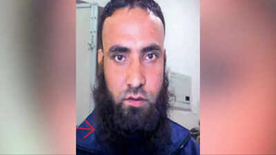 Delhi Terrorist Arrest: Delhi Police nab Lashkar-e-Taiba commander Shabbir Ahmed Lone near Bangladesh border | Delhi News