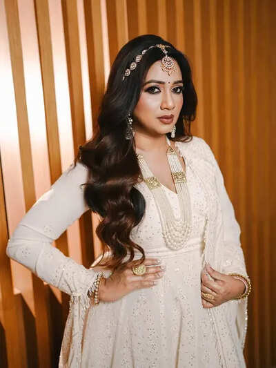 Shreya Ghoshal becomes first Indian female artiste in 3 decades to release live album; Launches ‘The All Hearts Tour – Live’ | Hindi Movie News