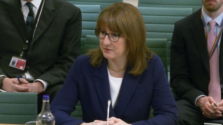 ‘Deeper’ ties to Europe and AI the best ways to boost economic growth, chancellor to say | Politics News