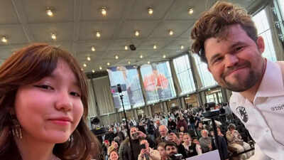 Watch: Magnus Carlsen poses for selfie, then gets her phone seized | Chess News